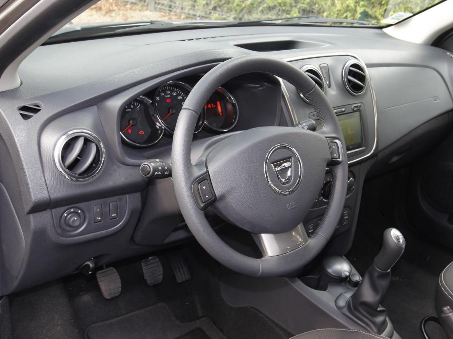 Панель приборов Dacia Logan MCV 2013 года  (фото 39 из 48)